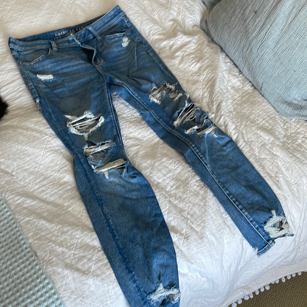 American Eagle-skinny super distressed